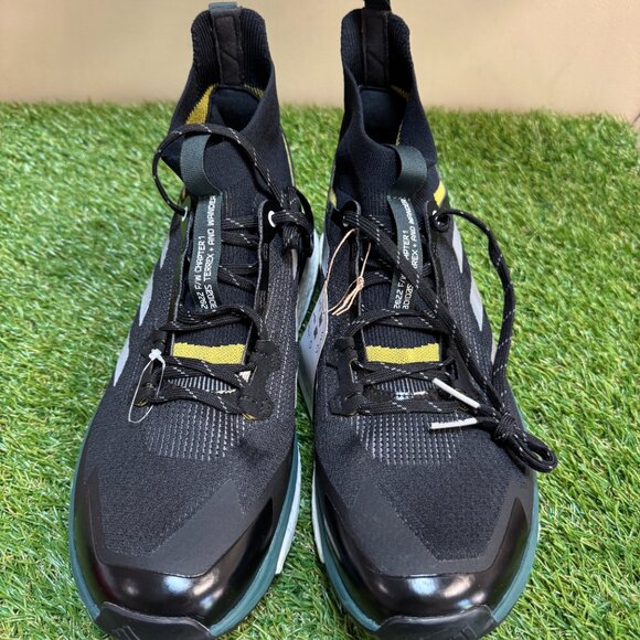 Athletic_Shoes